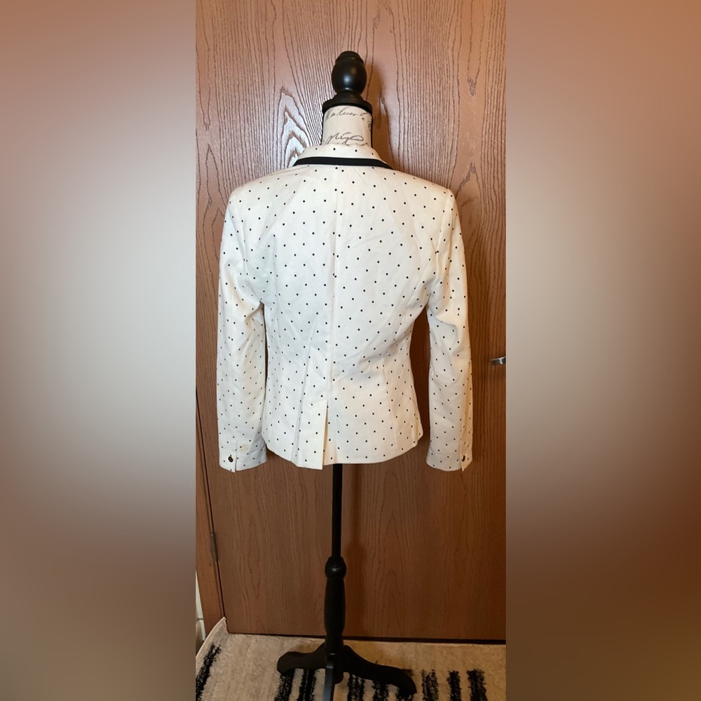 Blazer - Picture 3 of 5